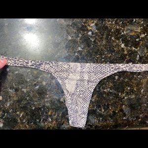 Acacia Snake pipelines size medium